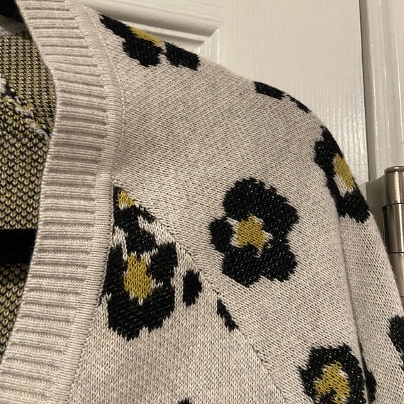 Cabi Kiki Leopard Print V Neck Button Front Knit Cardigan Gray Black Size S - Picture 9 of 12